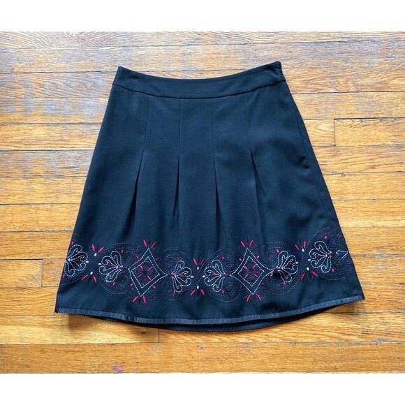 Ann Taylor LOFT Black Embroidered Pleated Skirt sz 4P - Picture 1 of 9